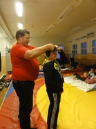 Ville lakki on aito metsästyslakki, mutta Pekan maha on trikkikuva.